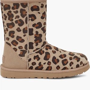NWOT Ugg classic short leopard boot size 10
